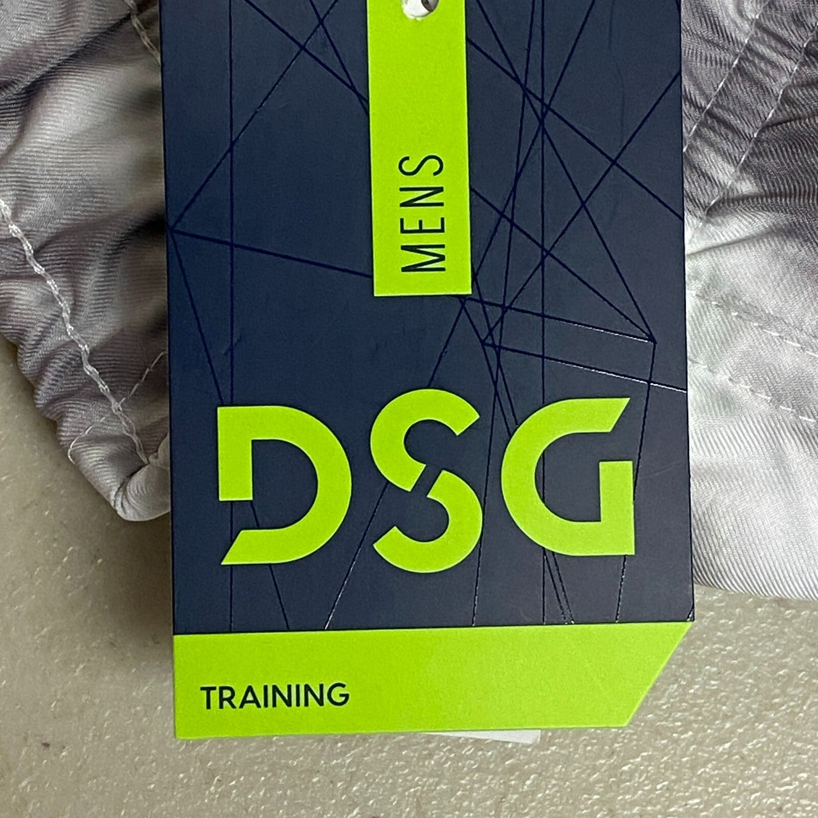 DSG Men's 6" Rec Shorts Palm Life Pure White Floral Stylish Relaxed DAM12111PRT