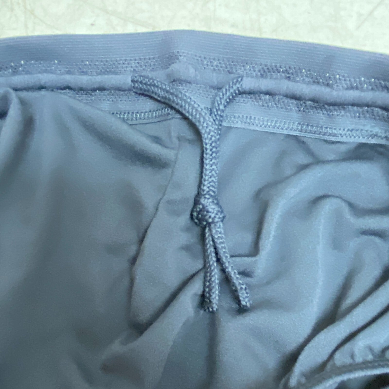 VRST Men's 5â Enthusiast Relaxed Trendy Run Short Graphic Charcoal MAX100420