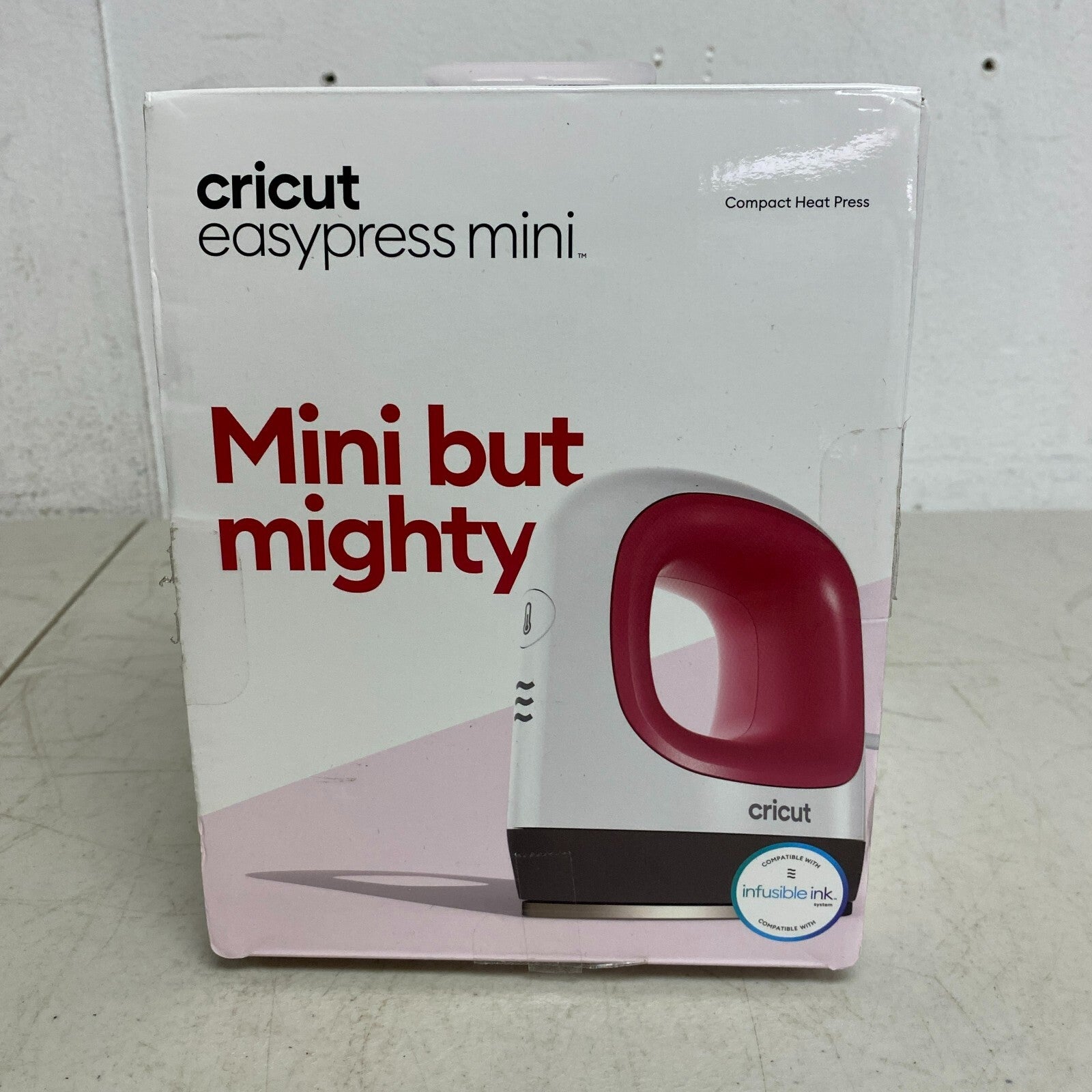 Cricut EasyPress Mini™, Raspberry - Compact Handheld Heat Press 4"x3.5"