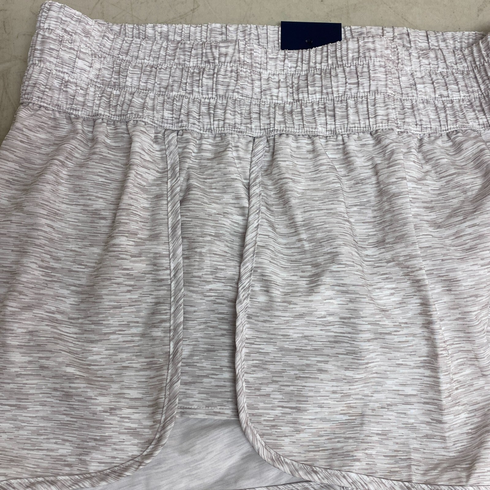DSG Women's 3â Medium High Rise Heather Texture White Stride Shorts DAW12327PR