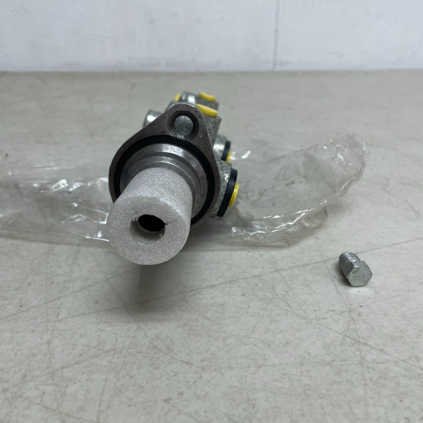 Beck/Arnley 072-0631 Brake Master Cylinder for Alfa Romeo Spider 1970-1992