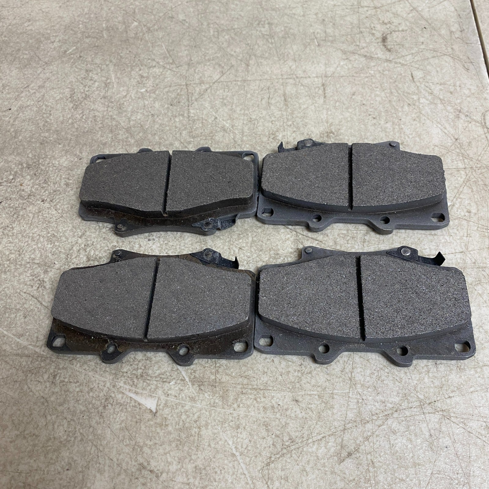 WAGNER MX502 Brake Pad Set Front Semi-Metallic 91-97 Toyota Land Cruiser