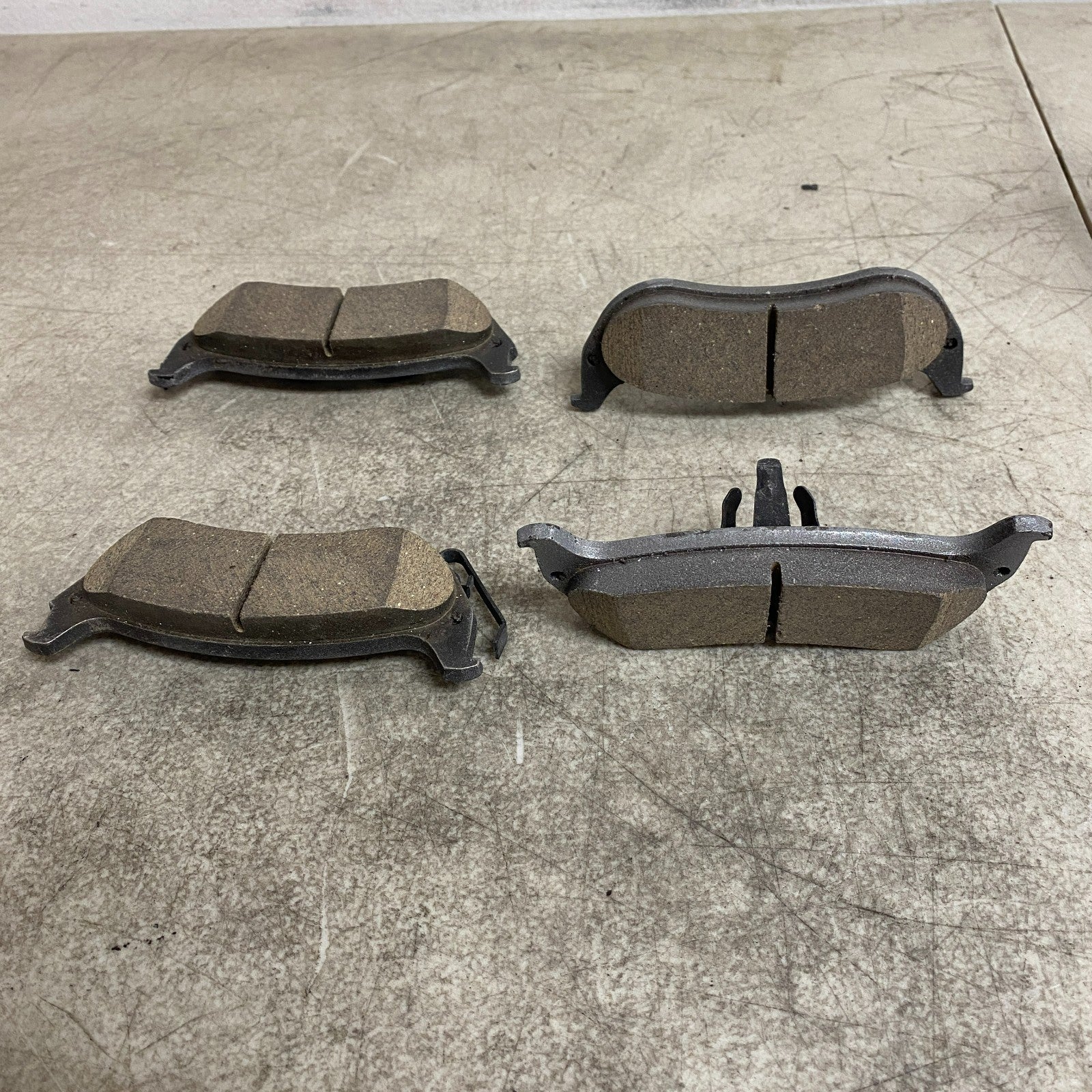 Wagner QC998 Brake Pads ThermoQuiet Ceramic Rear 2004-2008 Chrysler Pacifica