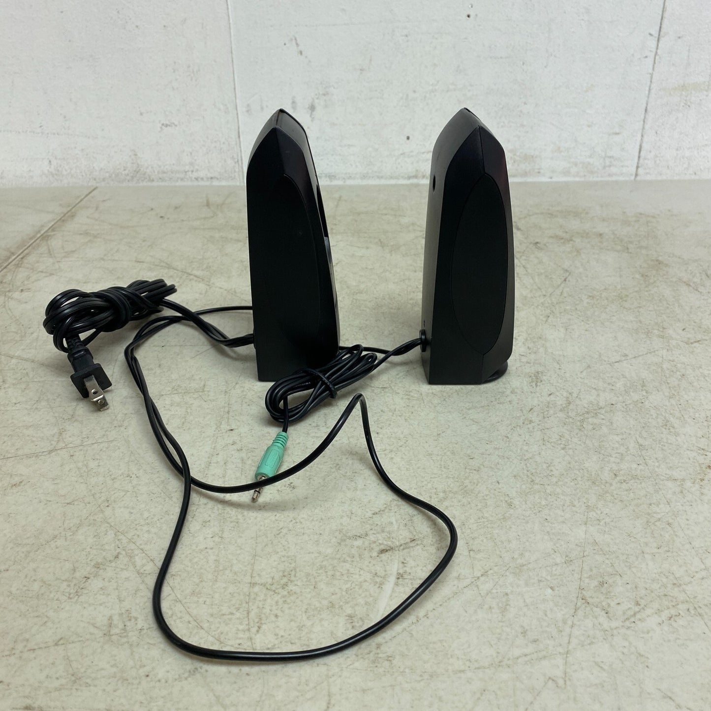 Logitech S120 Black Desktop Speaker System , Used Very Good