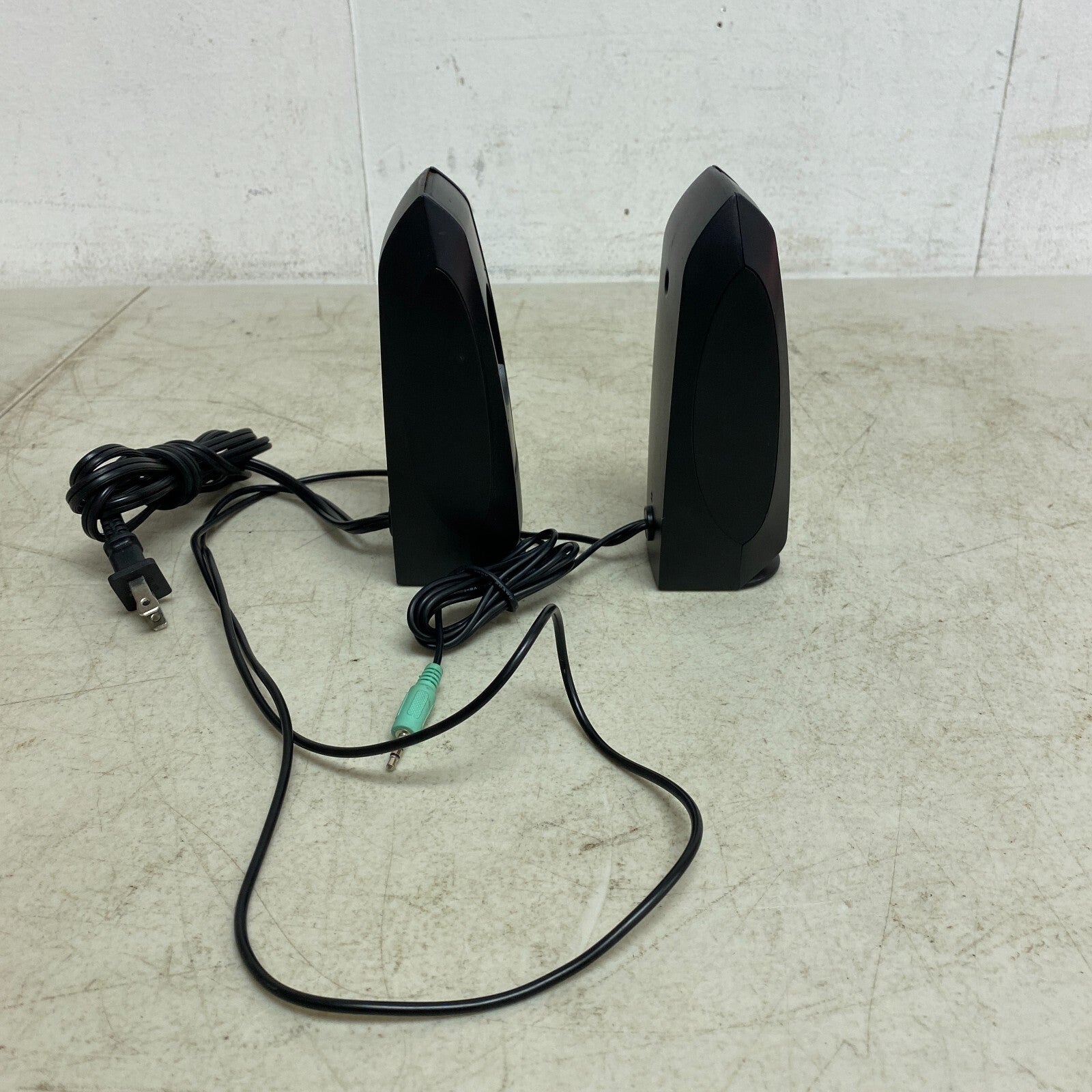 Logitech S120 Black Desktop Speaker System , Used Very Good