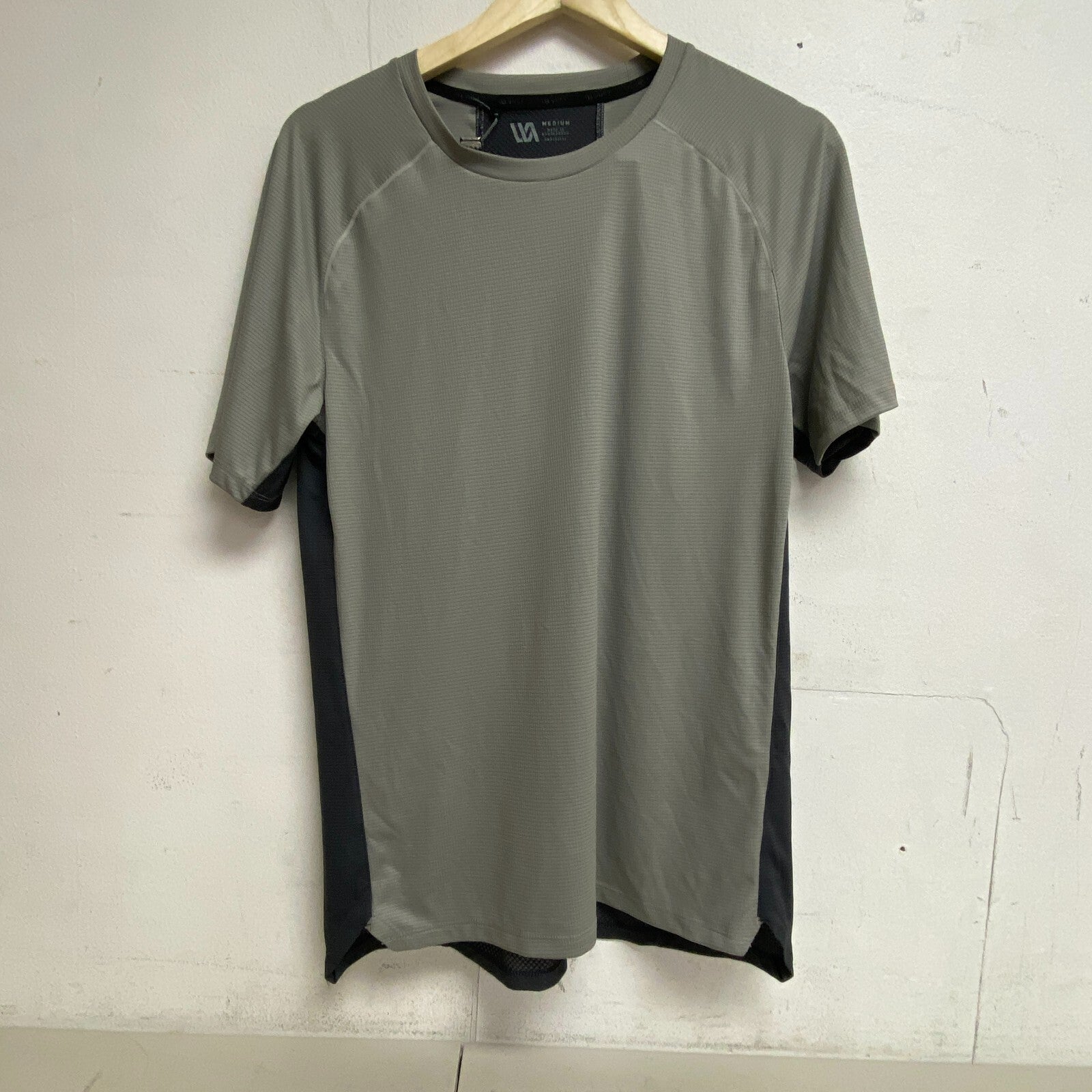 VRST Mens Run Tee Silver Shadow/ Graphic CHR Short Sleeve Crew Neck MAX200321