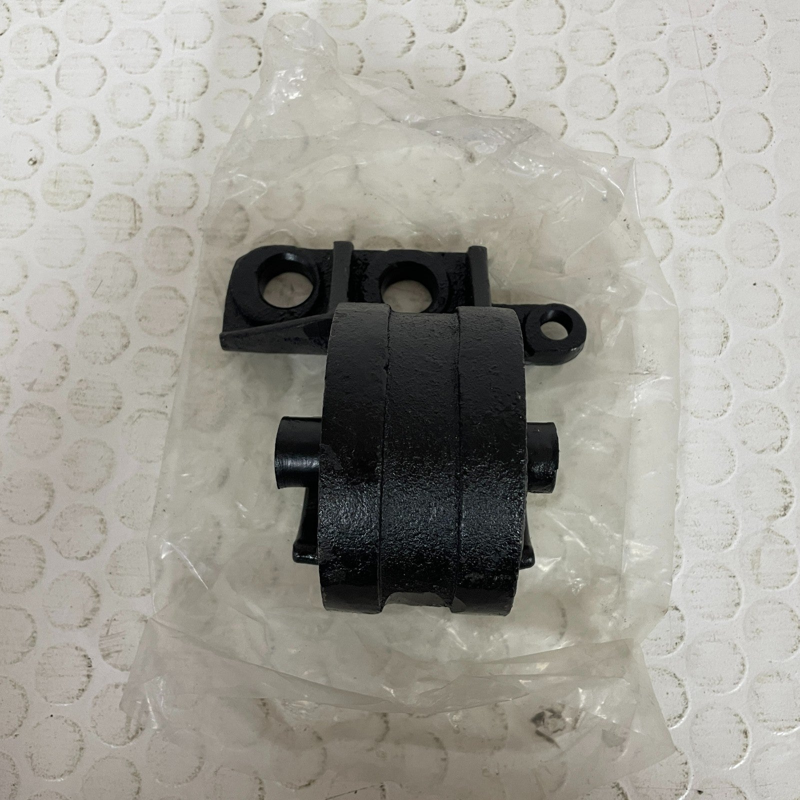 Carquest Right Engine Mount – Ford Escort 91-03, Mercury 91-99 – Model 2649