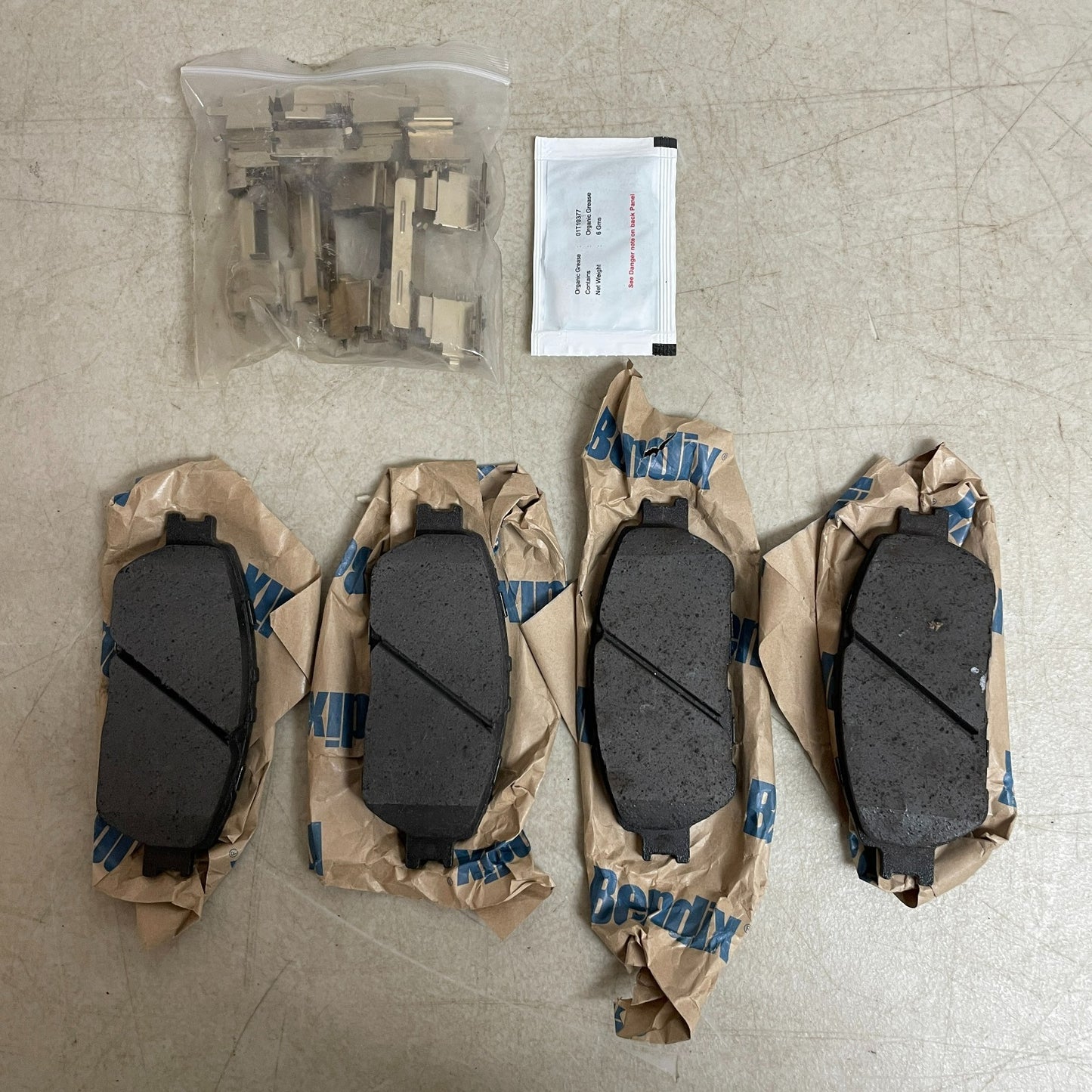 Bendix CFC906 Ceramic Front Brake Pads for Lexus ES300 ES330 Toyota Camry Avalon