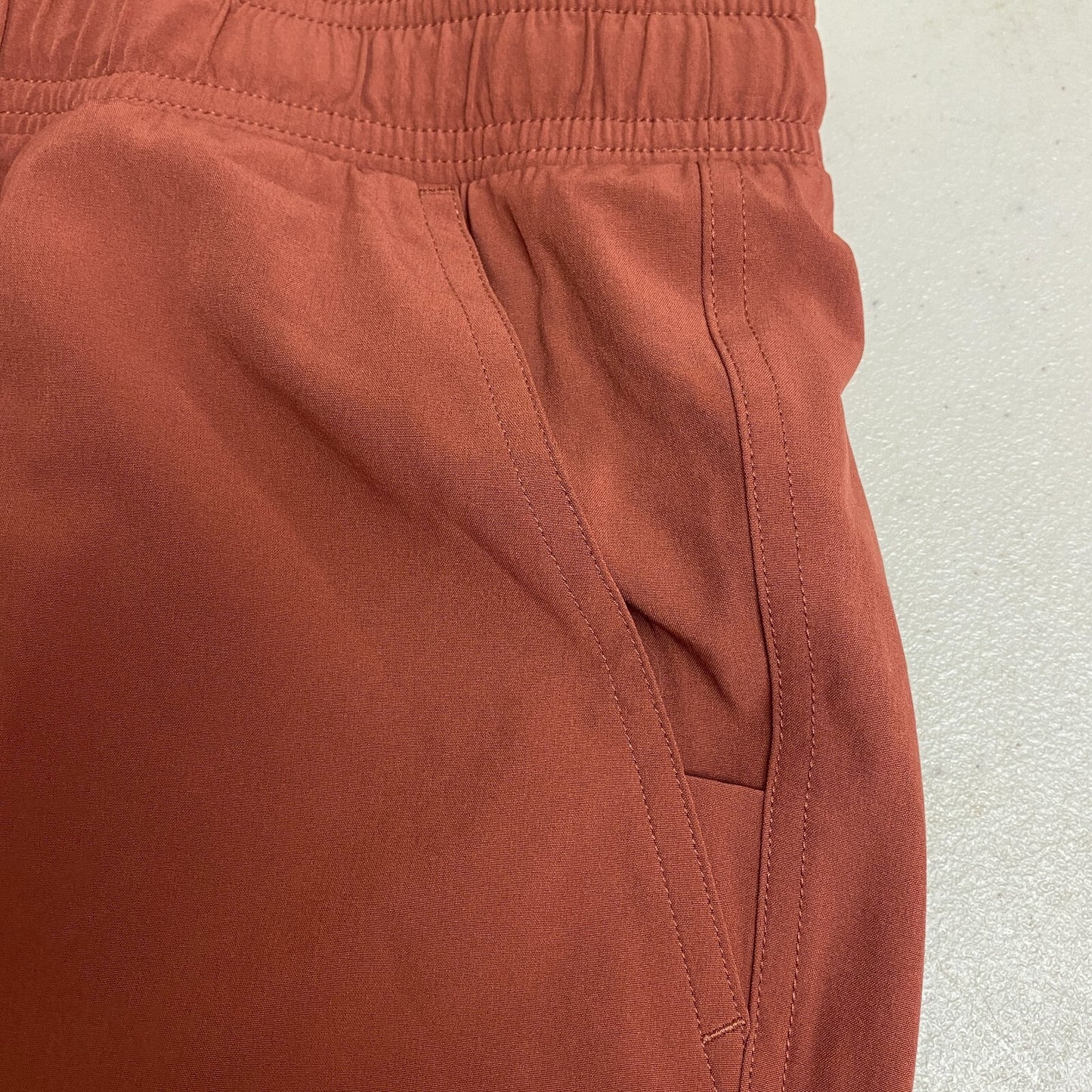 VRST Men's 7"  Relaxed Fit For Every Activity All In Short Brick Rust MAX232405