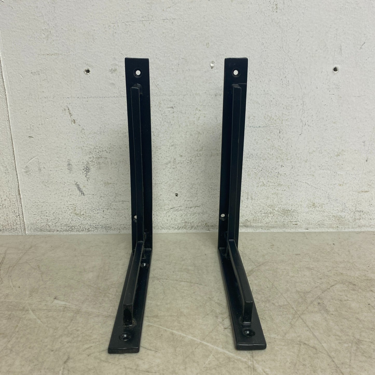 Signature Hardware Harridge Cast Iron 9" Shelf Bracket - Black Powder Coat