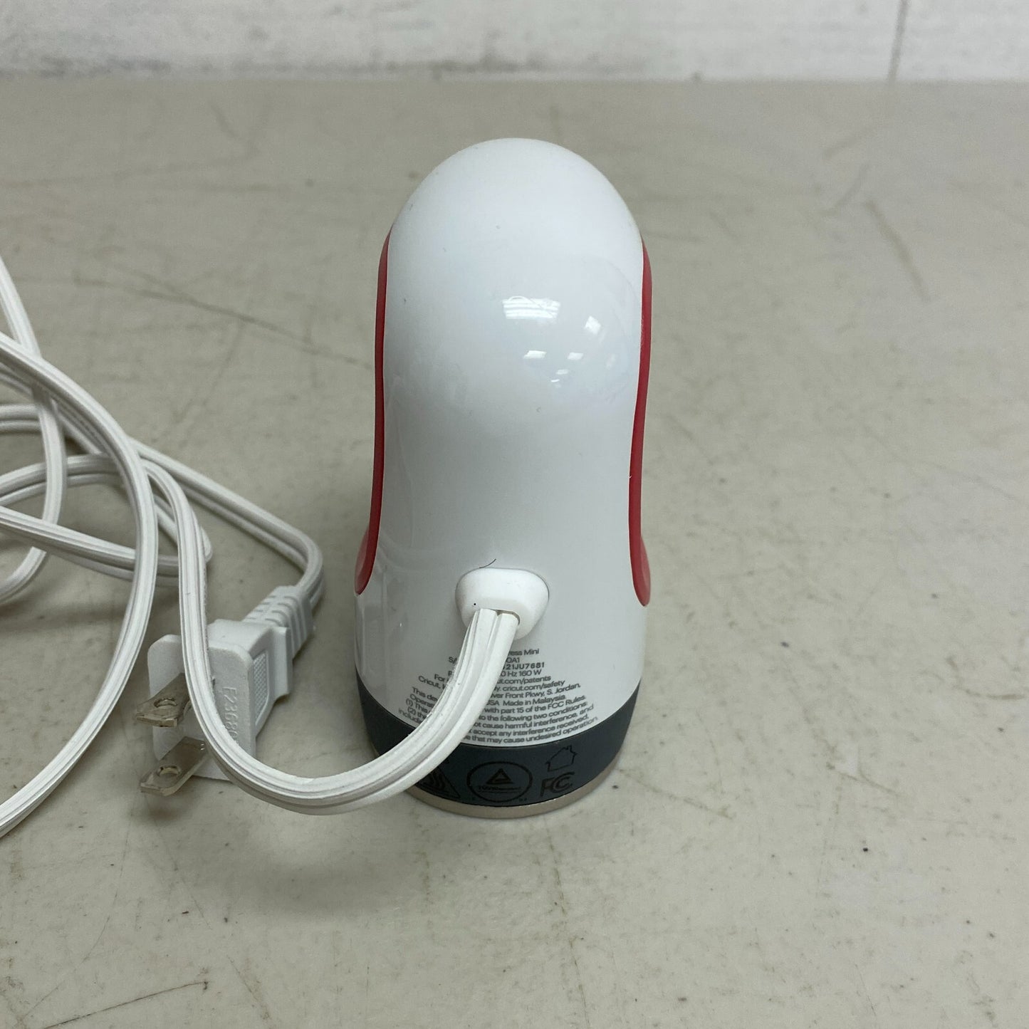 Cricut EasyPress Mini™, Raspberry - Compact Handheld Heat Press 4"x3.5"