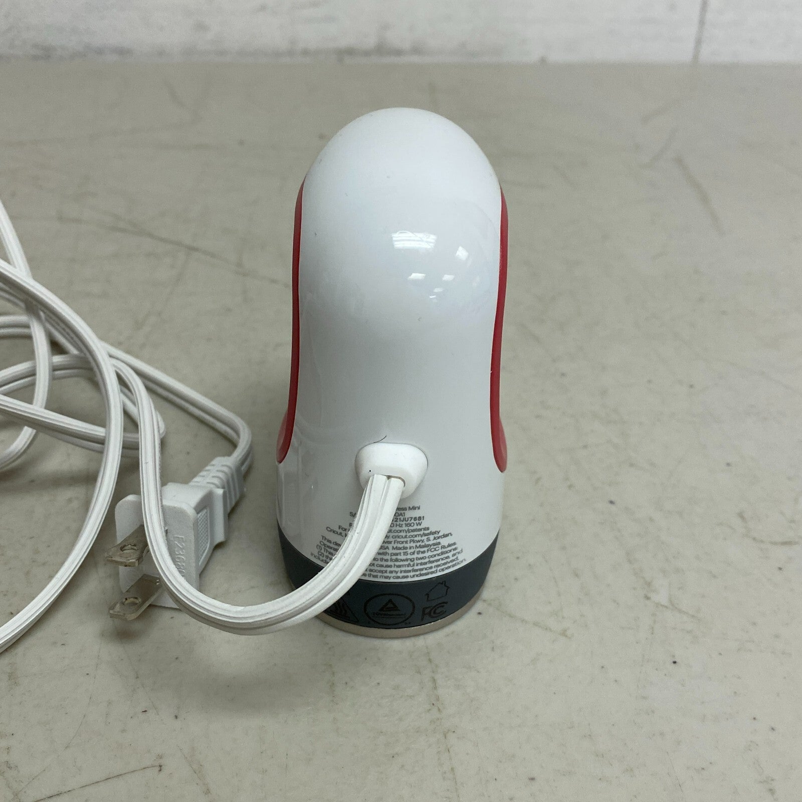 Cricut EasyPress Mini™, Raspberry - Compact Handheld Heat Press 4"x3.5"