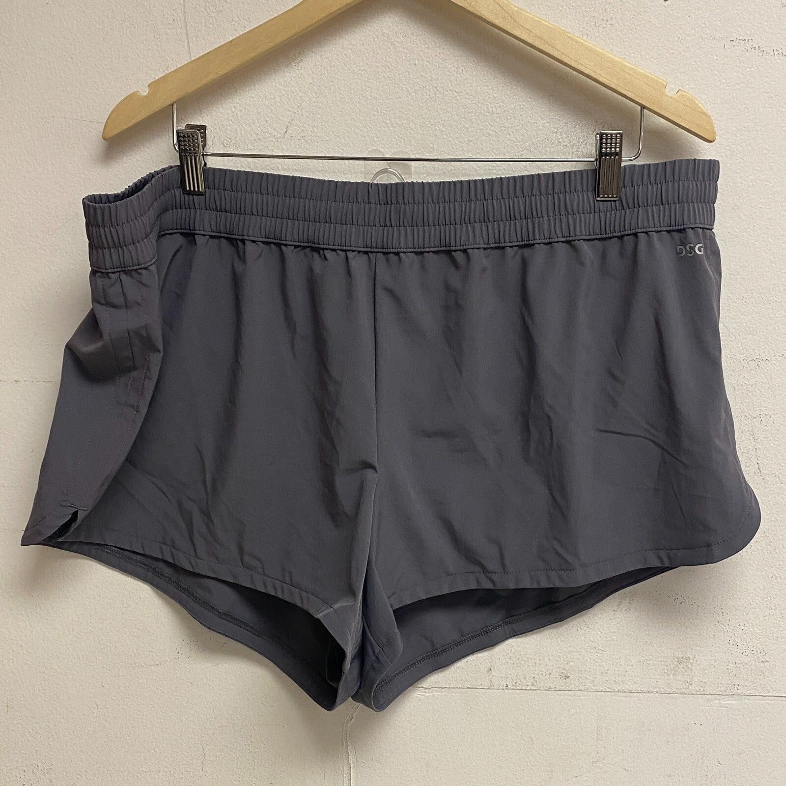 DSG Women's 3 in  Stride Shorts Quiet Shade  Built-in-brief Solid DAW39320AZ