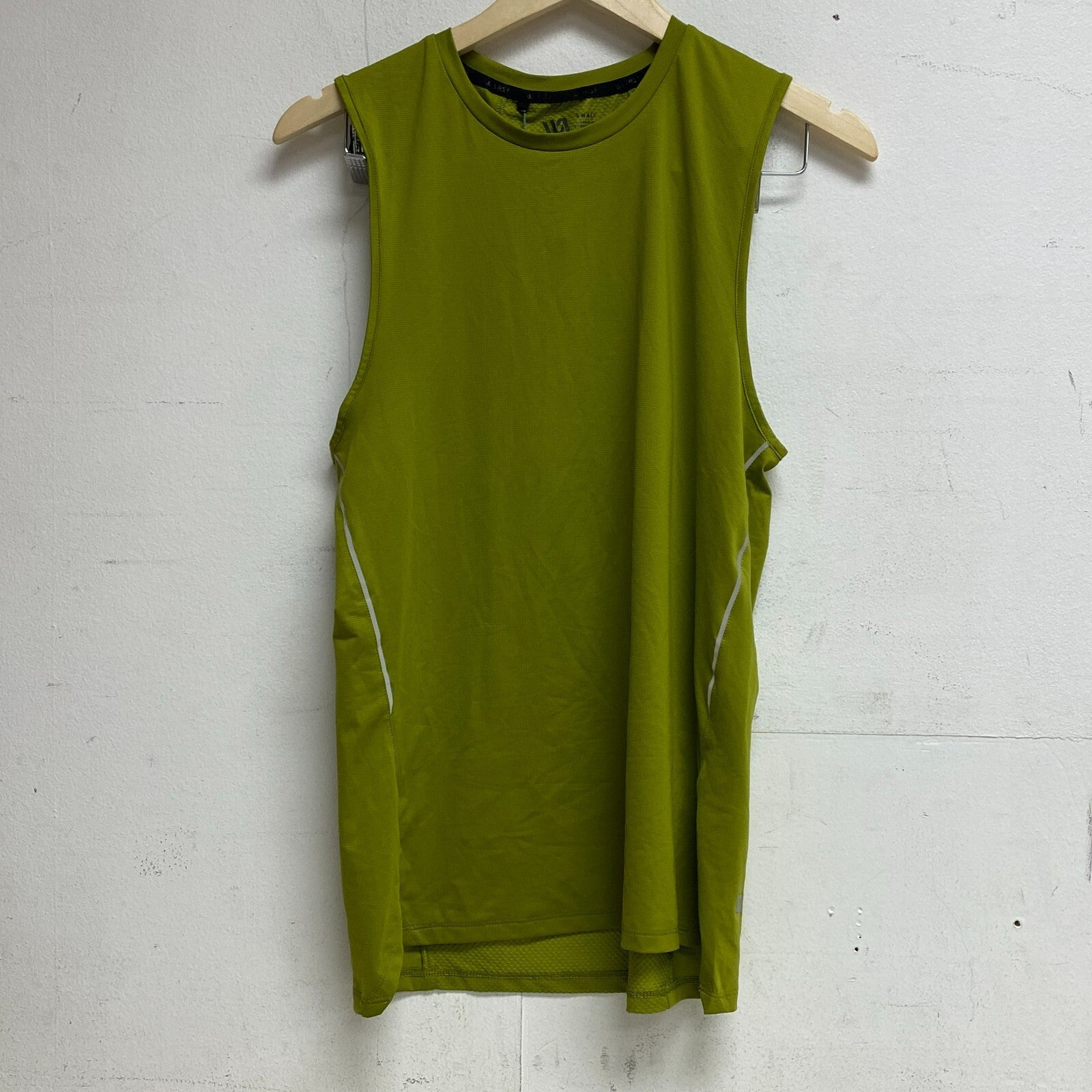 VRST Men's Accelerate Tank Bright Moss MAX231522 Sporty Fitness Training Gym