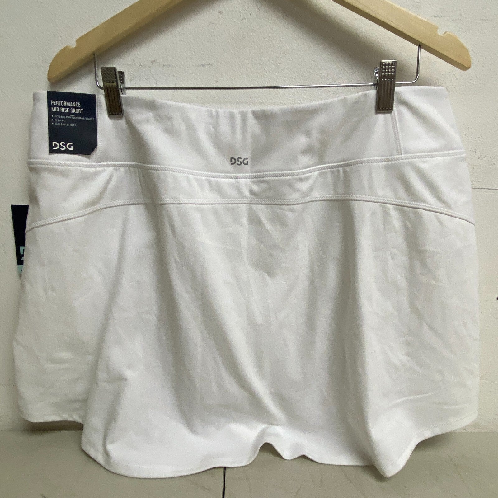 DSG Performance Skort Pure White DAW12325 BRAND NEW