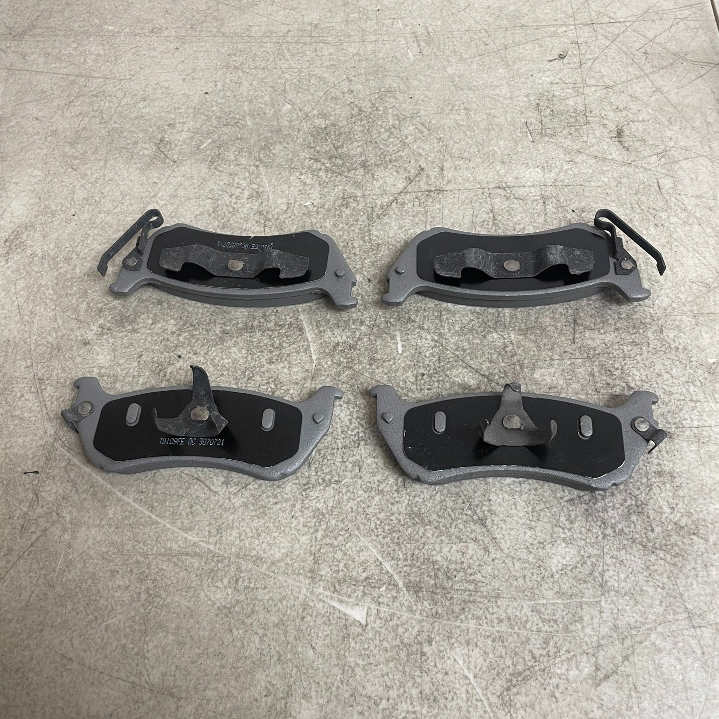 Wagner MX761 Brake Pads Rear 1998-1999 Mercedes-Benz ML320 ML430