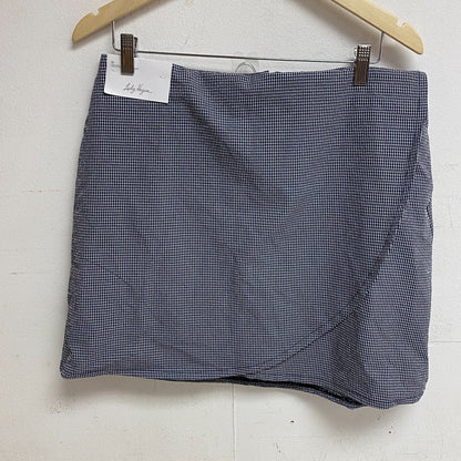Lady Hagen Womens Skort Seersucker Built in Brief White Navy WGH17445 BRAND NEW