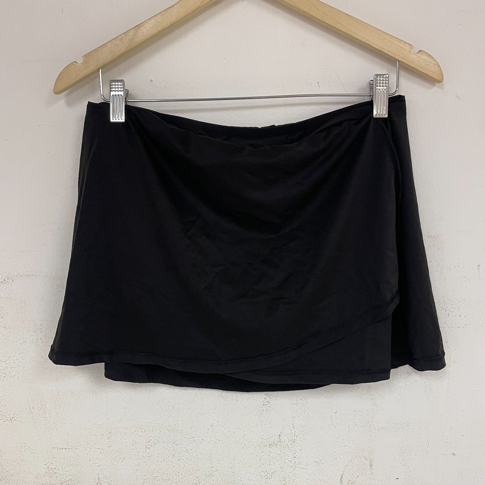 Calia Womenâs Mid Rise Wrap Swim Skort Pure Black Beach Swimwear WSA21410