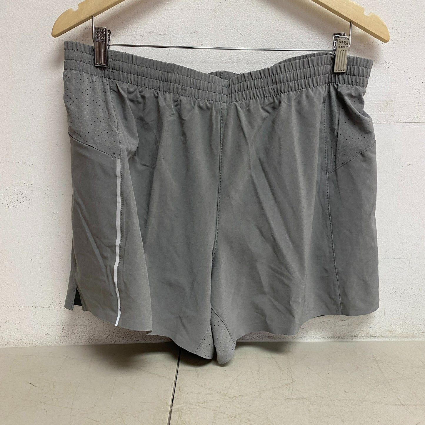 VRST Mens Accelerate Running Shorts Silver Shadow 5" Inseam Mesh Lined Stretch M