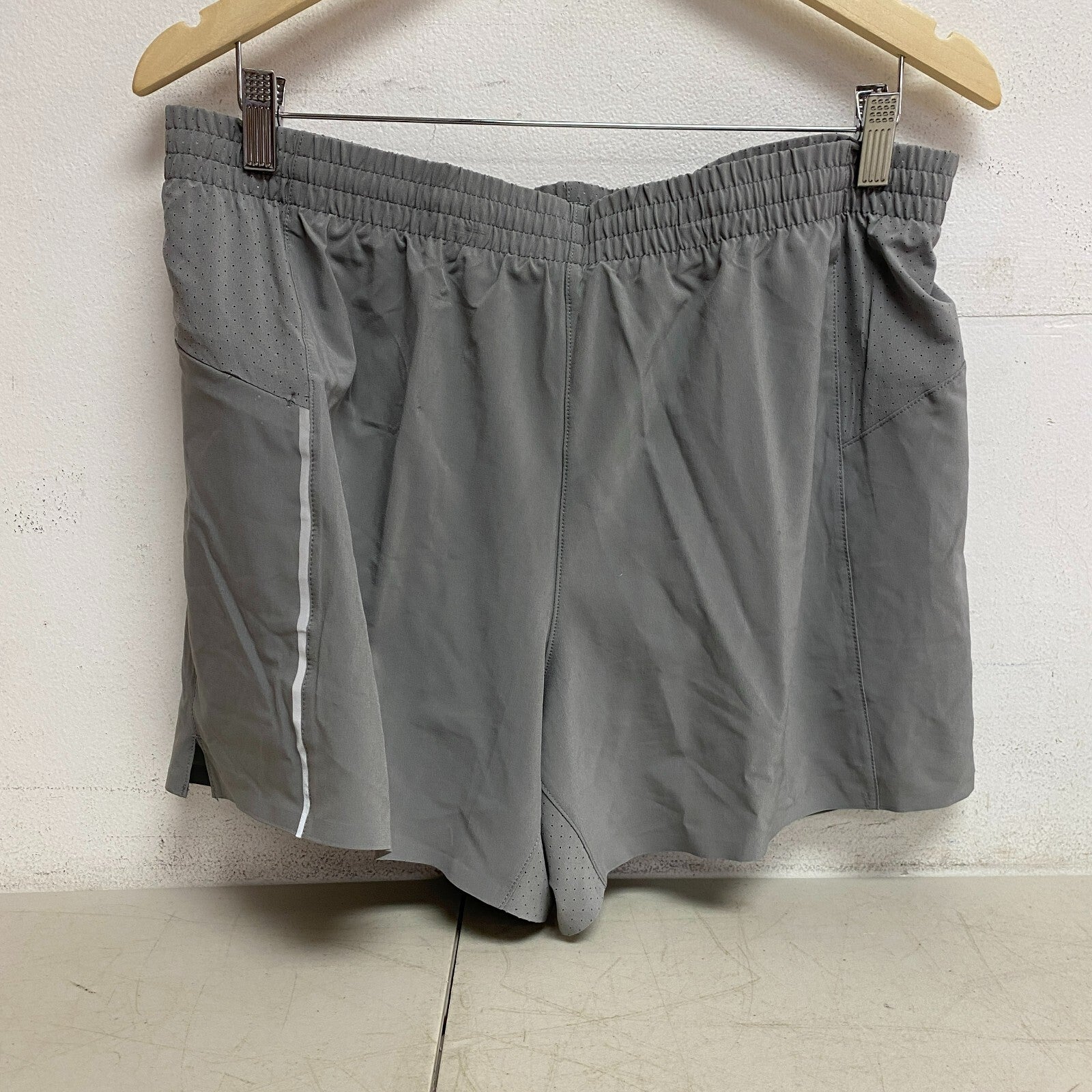 VRST Mens Accelerate Running Shorts Silver Shadow 5" Inseam Mesh Lined Stretch M