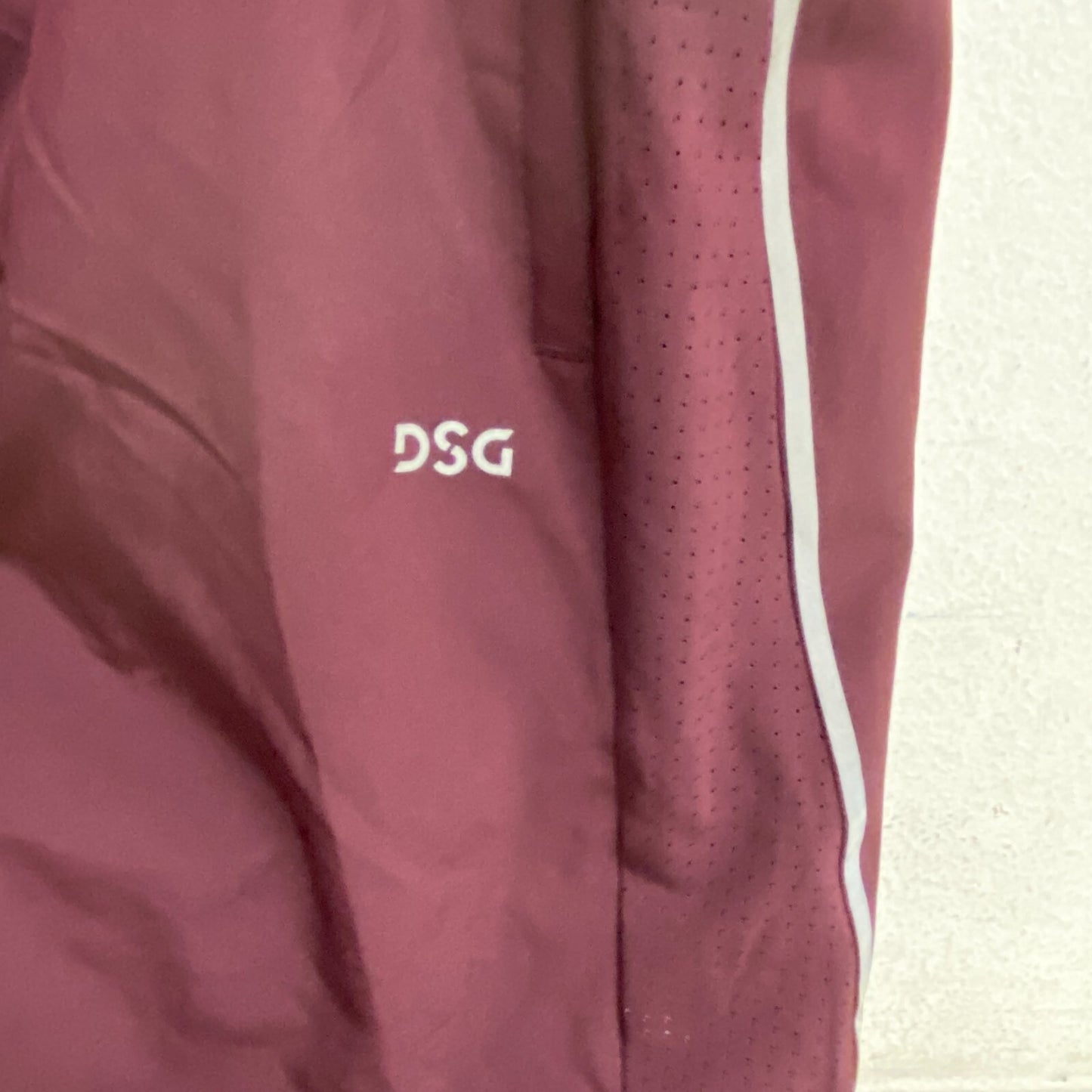 DSG Men's 7" Stride Run Short Team Burgandy DAM21202 RAND NEW