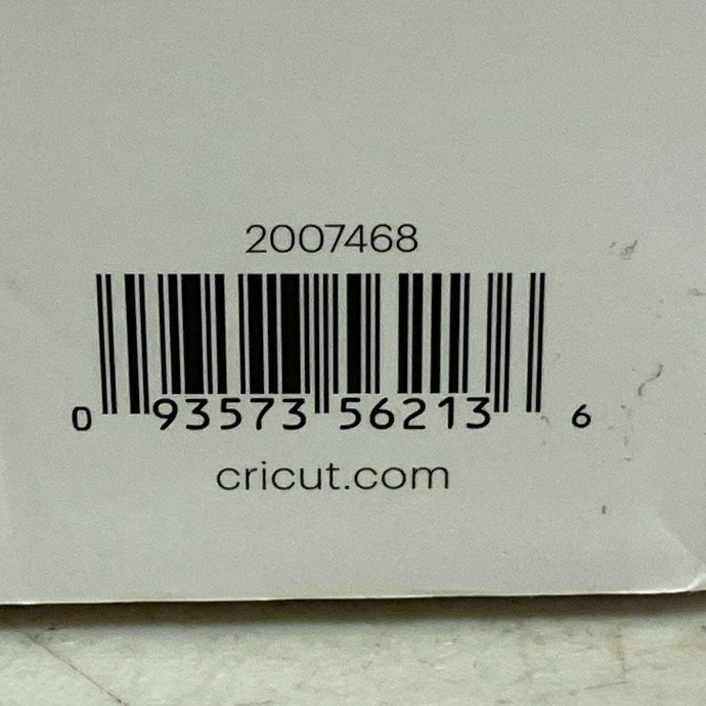 Cricut EasyPress Mini™, Raspberry - Compact Handheld Heat Press 4"x3.5"