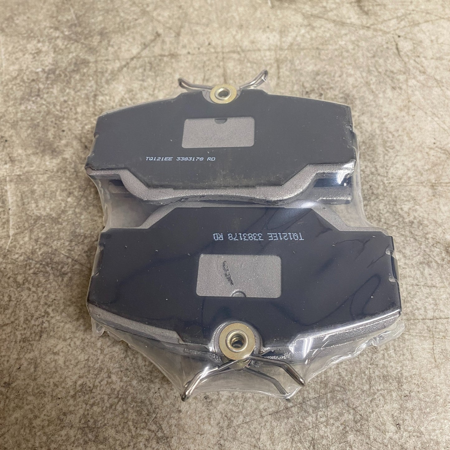 Wagner MX423 Brake Pads ThermoQuiet Semi-Metallic Front 1986-1995 Mercedes 300E