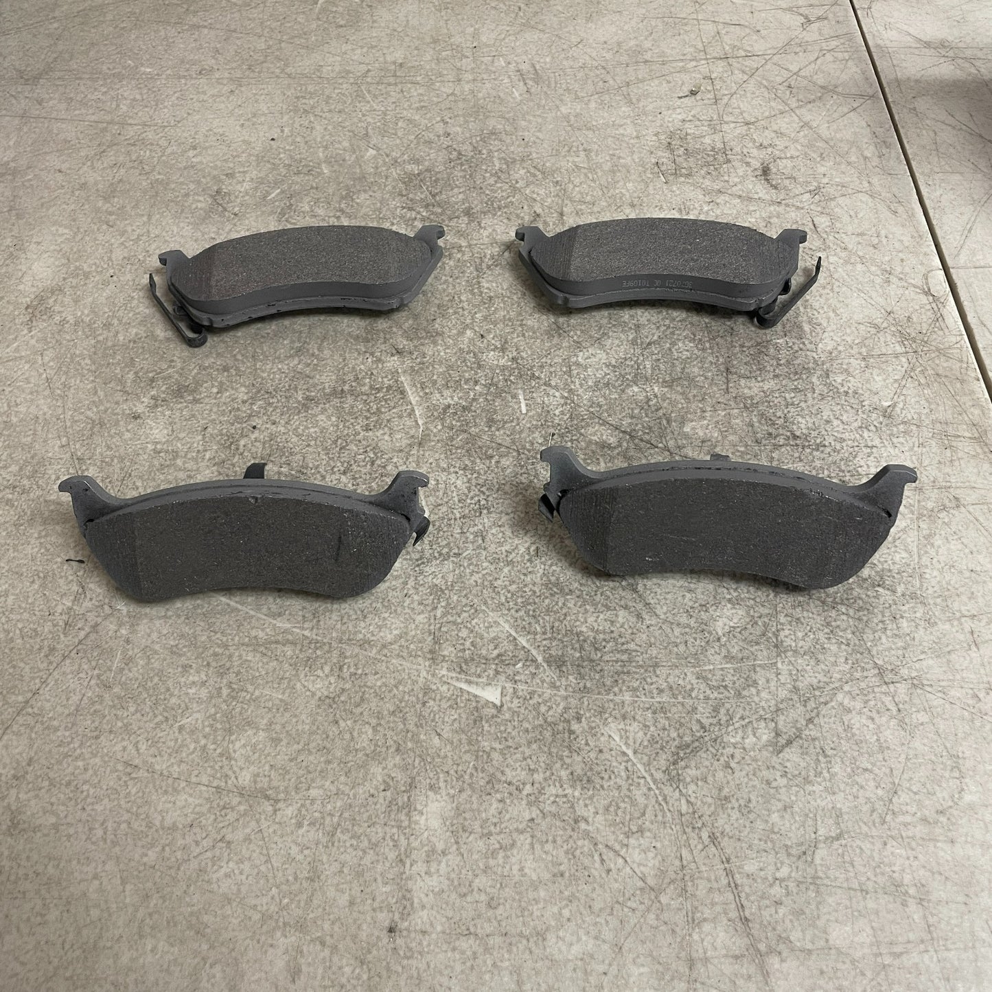 Wagner MX761 Brake Pads Rear 1998-1999 Mercedes-Benz ML320 ML430
