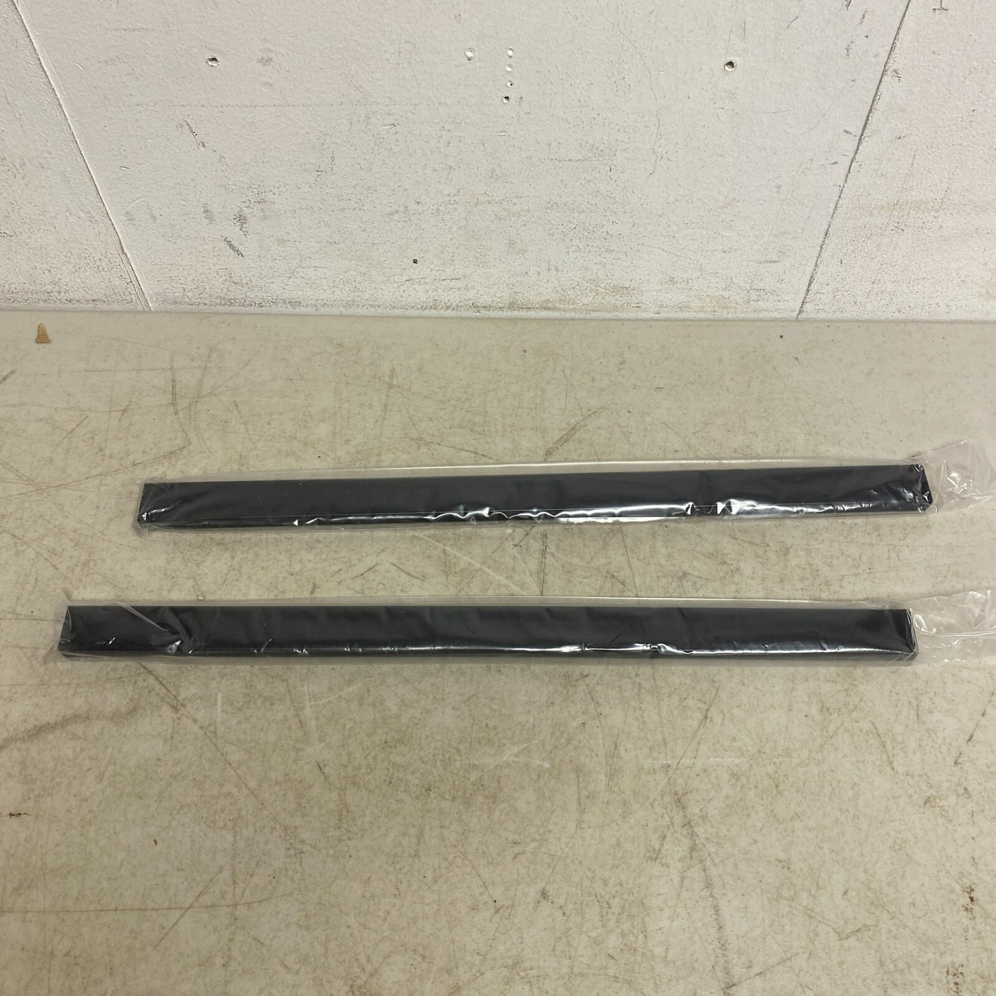 Delta SDBR018-MB-R 20” LATHAN Sliding Tub Or Shower Door Handles Black Set of 2