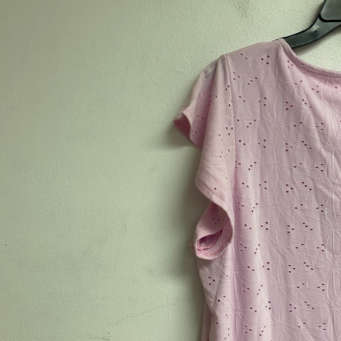 Stella Parker Women's Eyelet Flutter Sleeve Dress Size Large Color: Calm Pink