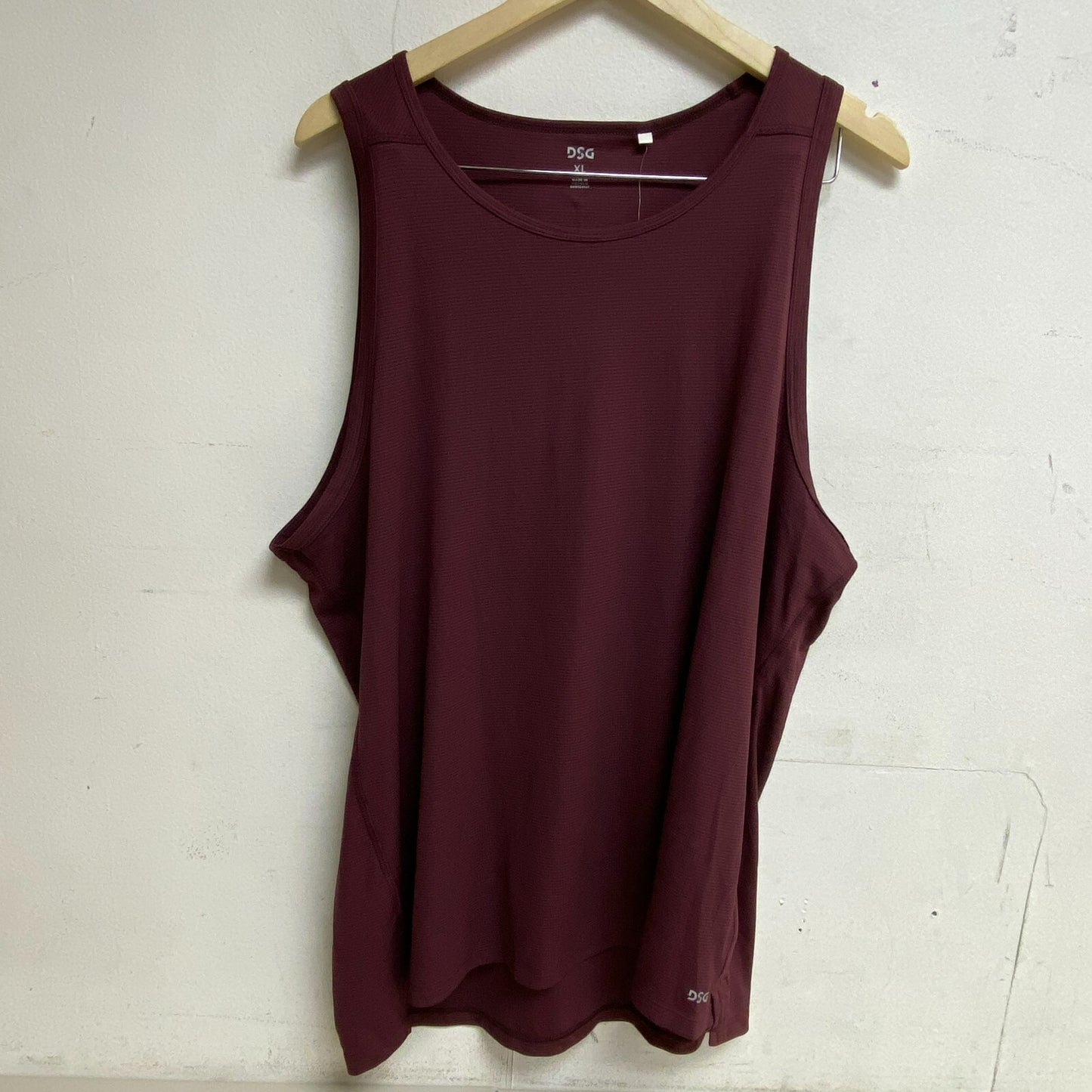DSG Men's Run Tank Team Burgundy Solid Sleeveless Running DAM22206