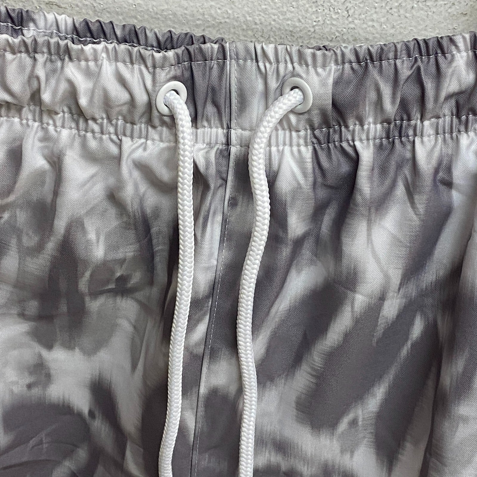 DSG Men's 6" Rec Shorts Palm Life Pure White Floral Stylish Relaxed DAM12111PRT