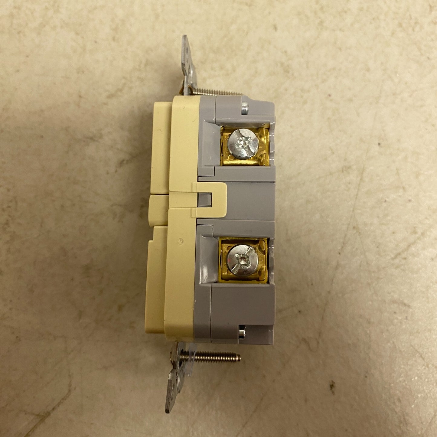 EATON GF15V RECEPTABLE 15A 125V OUTLET 2 PORT