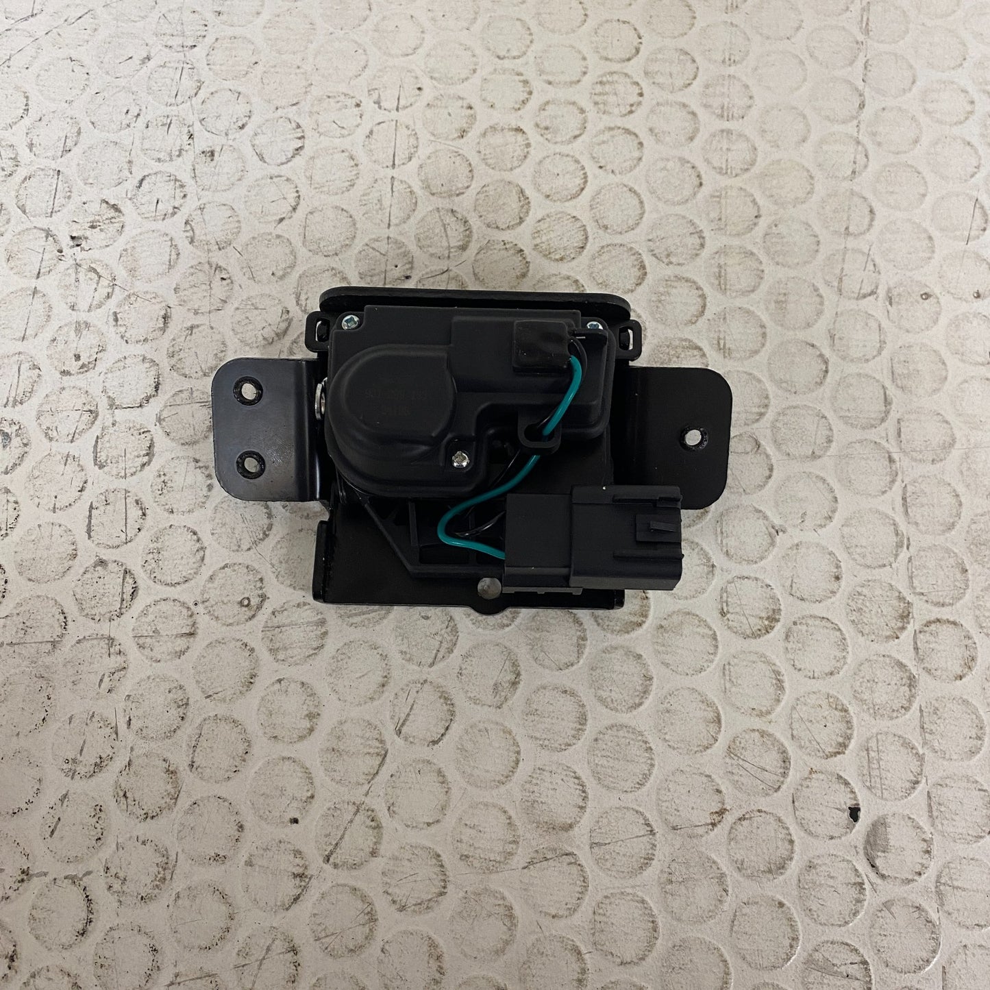 DORMAN 931-299 Liftgate Lock Actuator 07-17 GM SUV Cadillac Chevy GMC