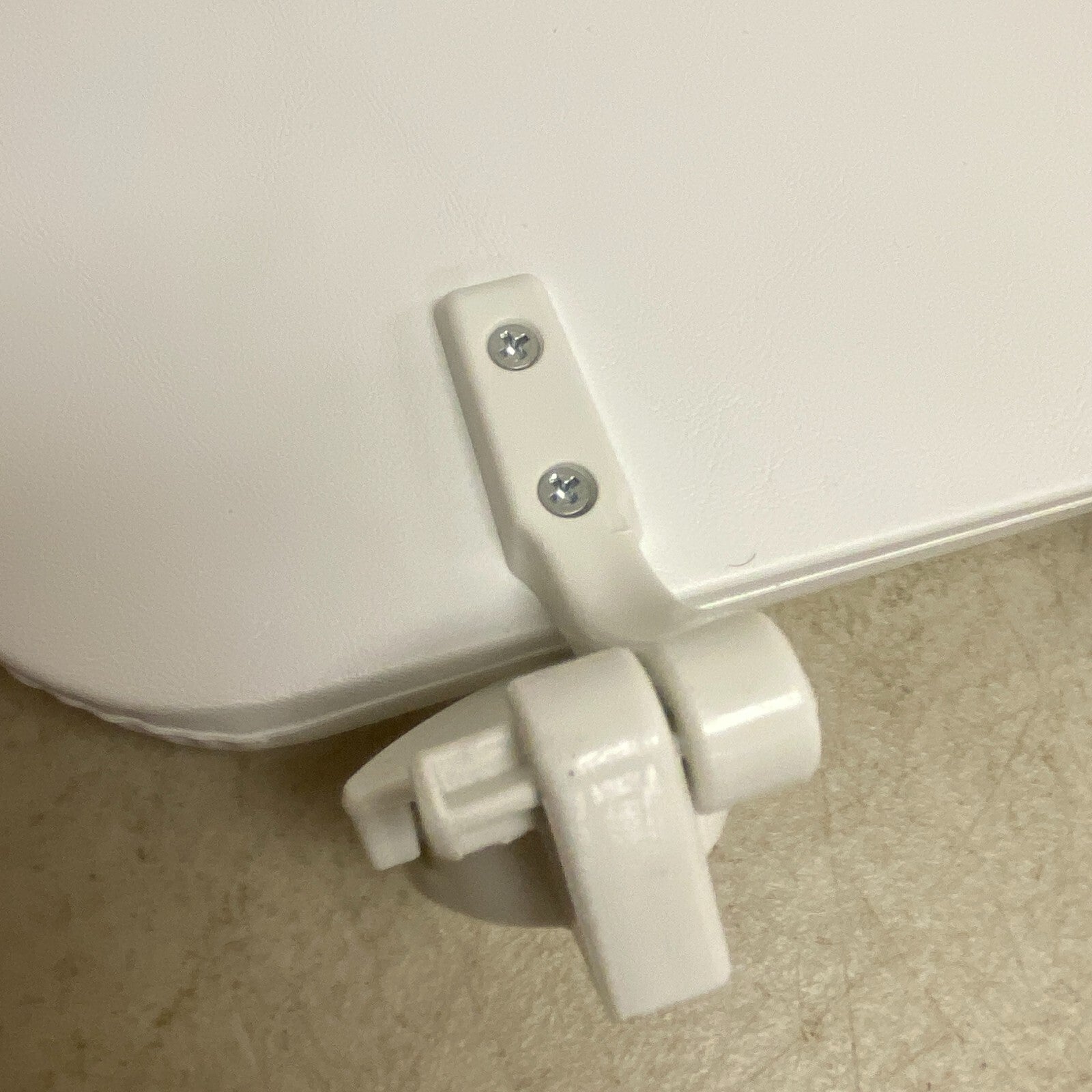 Mayfair Seat Fastening System Never Loosens 3649425 White Toalette Seat