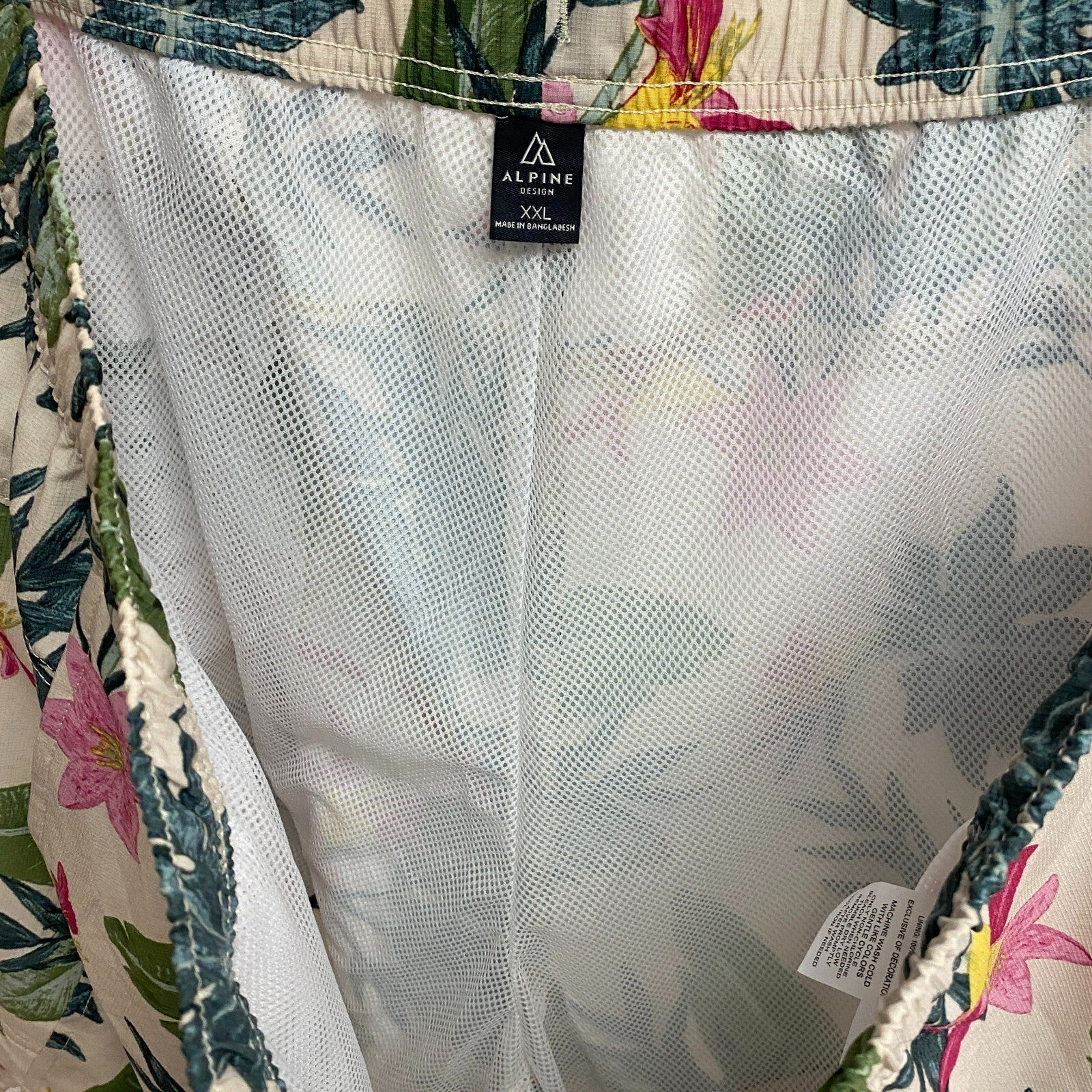 Alpine Design 5 in Menâs Active 5â Pull On Short Painted Jungle Print ADM138