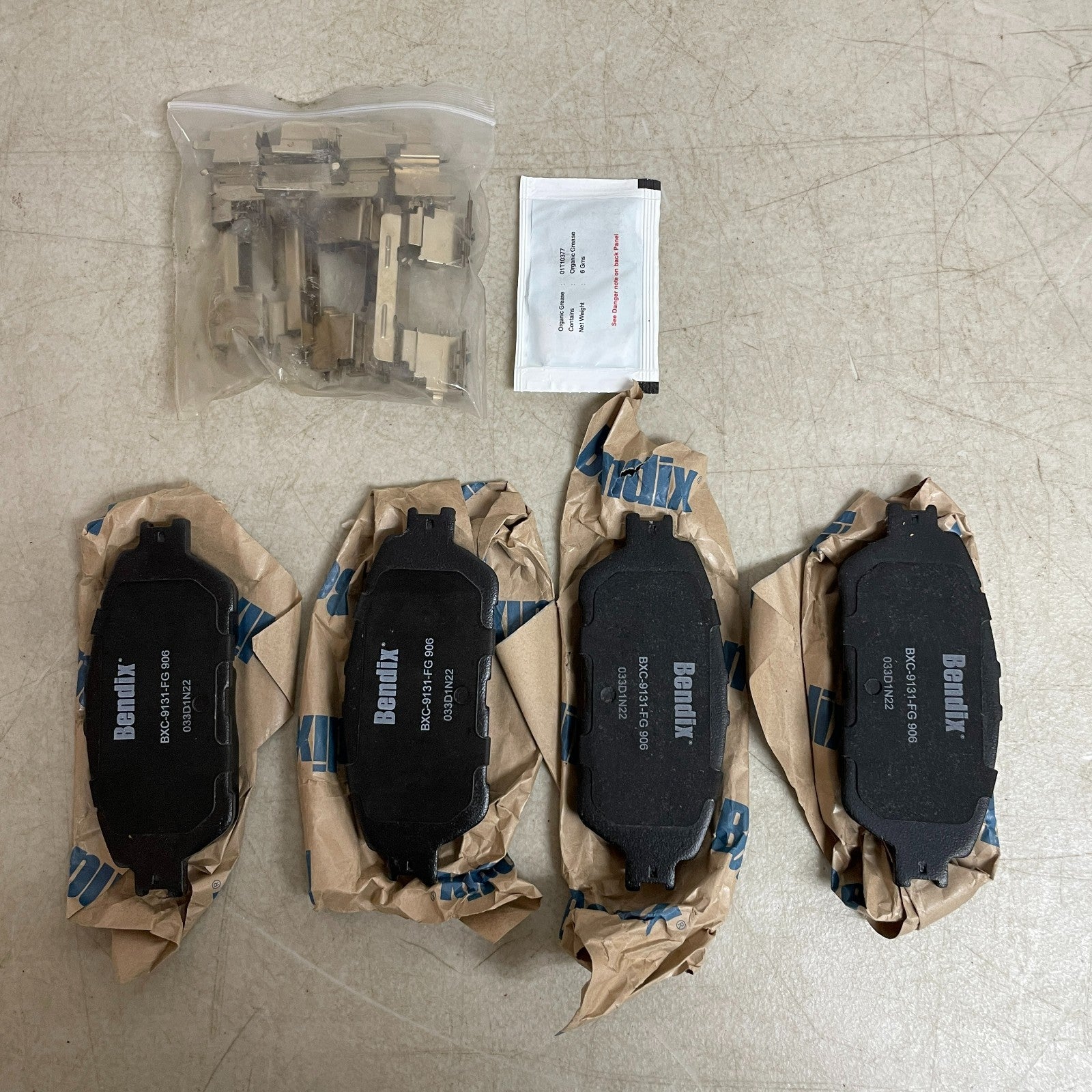 Bendix CFC906 Ceramic Front Brake Pads for Lexus ES300 ES330 Toyota Camry Avalon