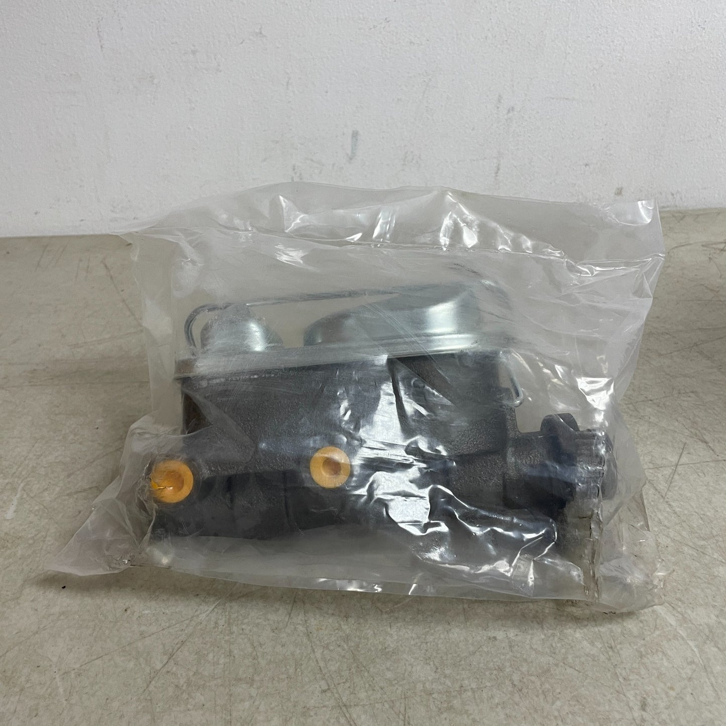 Crown 83300111 Brake Master Cylinder for Jeep CJ5 CJ7 CJ8 1978–1986 Power Disc