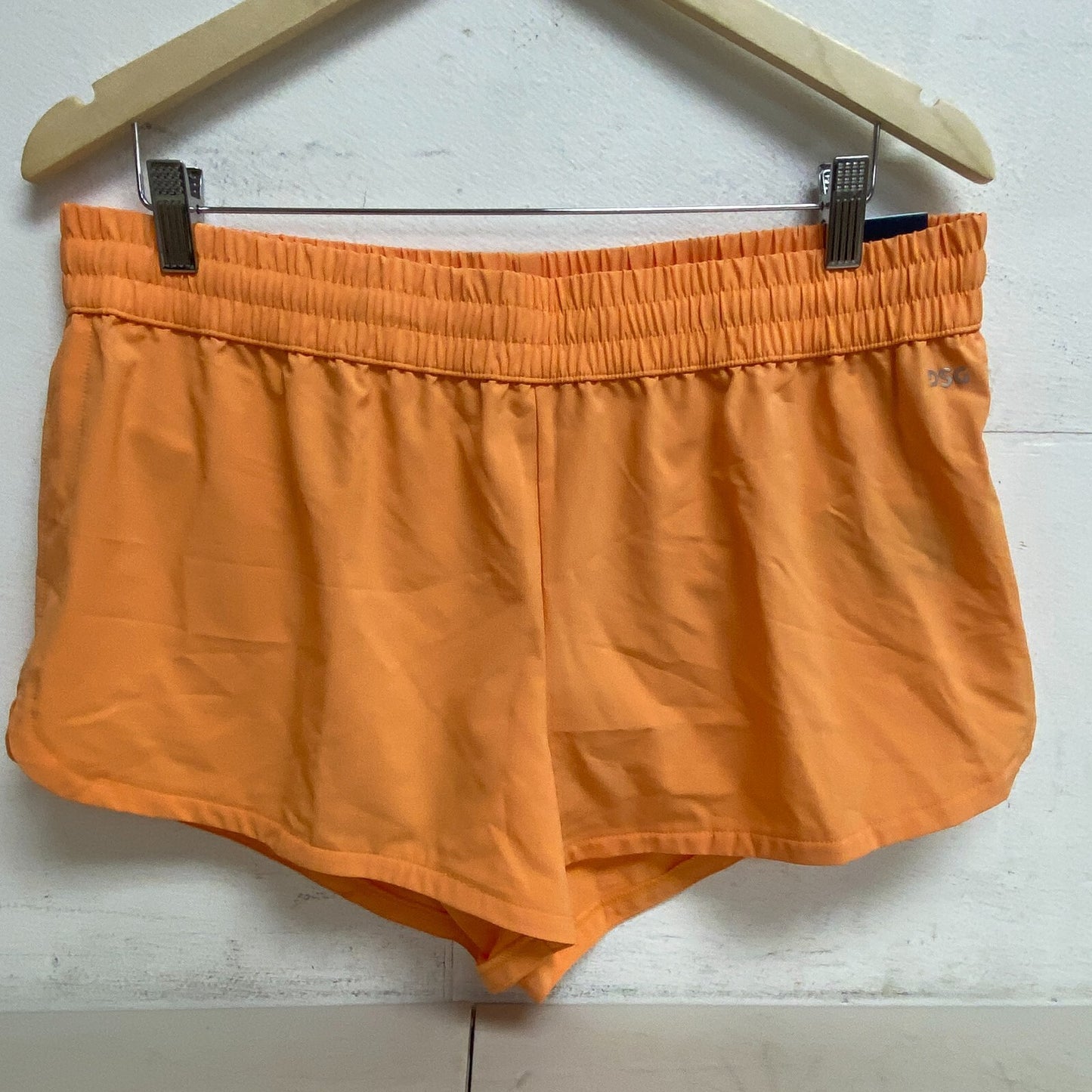 DSG Women's Stride Shorts Light Orange DAW39320AZ BRAND NEW Solid