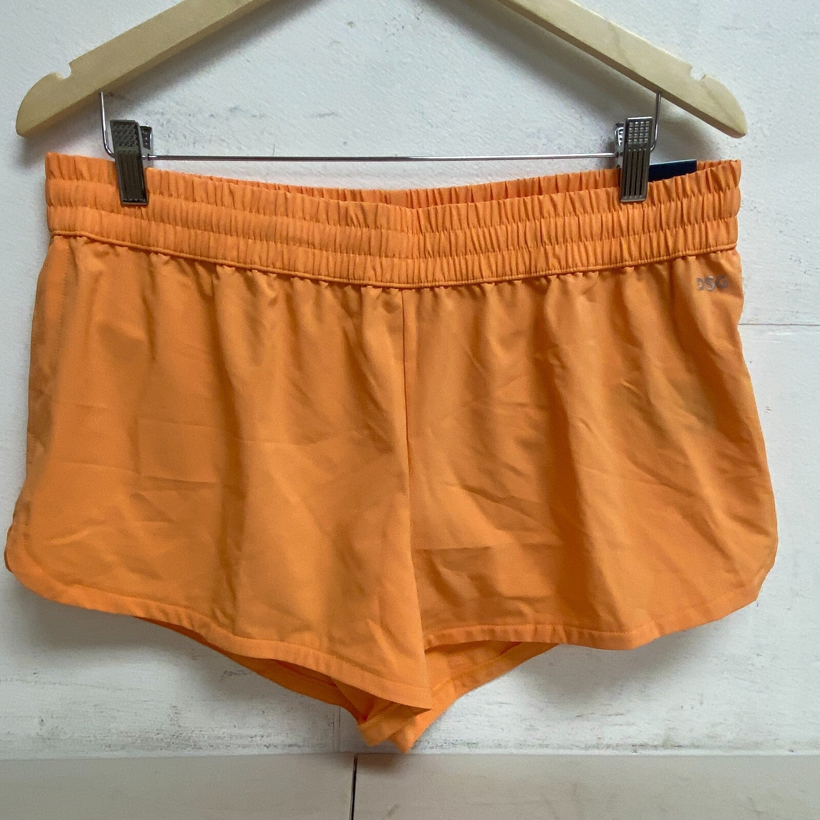 DSG Women's Stride Shorts Light Orange DAW39320AZ BRAND NEW Solid