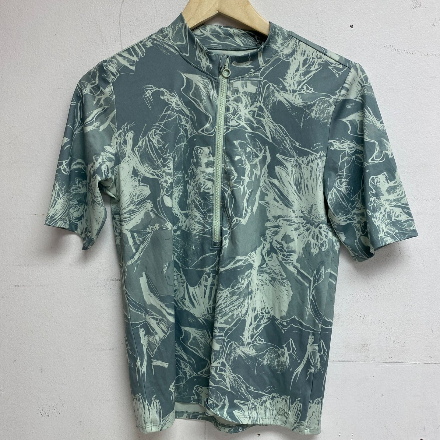Alpine Design Women's Zip Half Sleeve Shirt Print Mineral Jade/FLoral ADW13196P