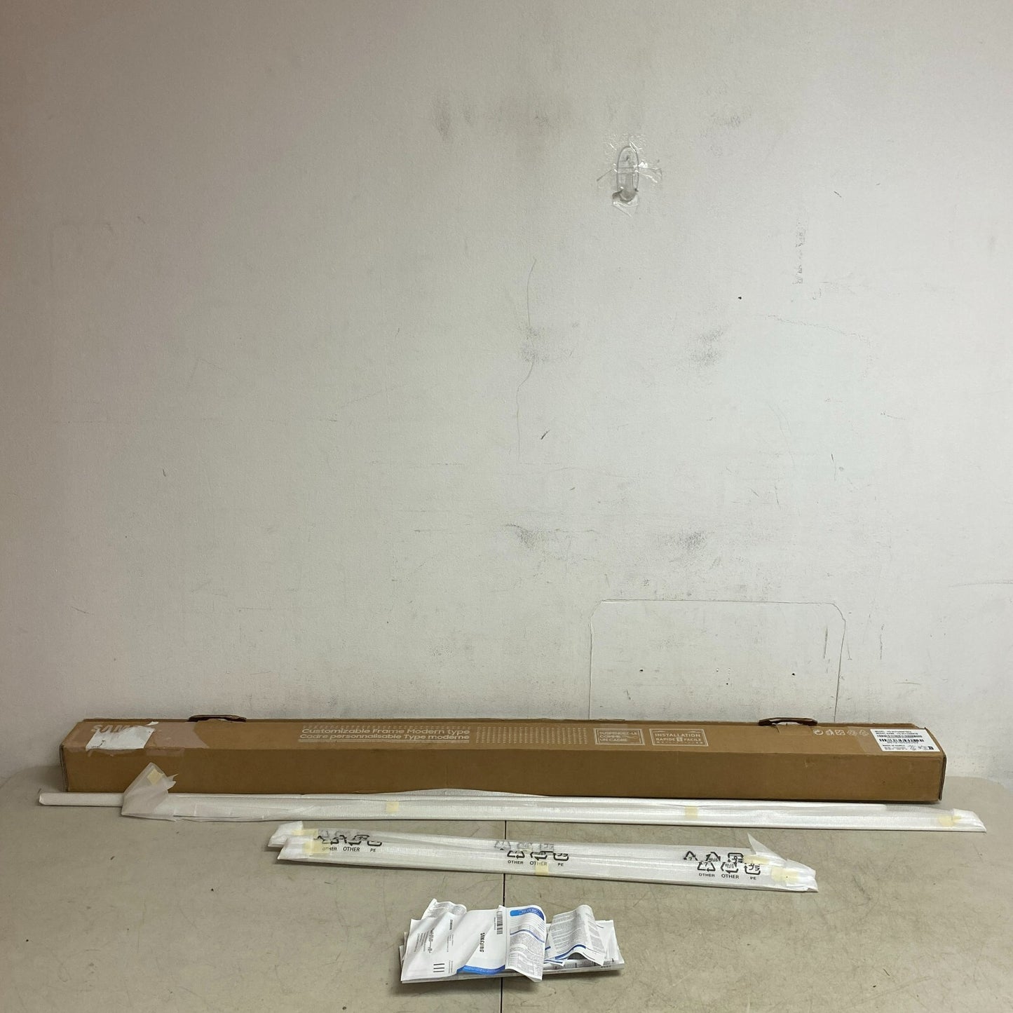 Samsung 65-inch The Frame Customizable Bezel Modern White (VG-SCFA65WTBZA, Model