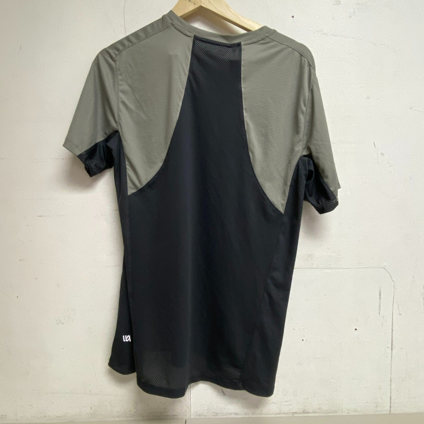 VRST Mens Run Tee Silver Shadow/ Graphic CHR Short Sleeve Crew Neck MAX200321