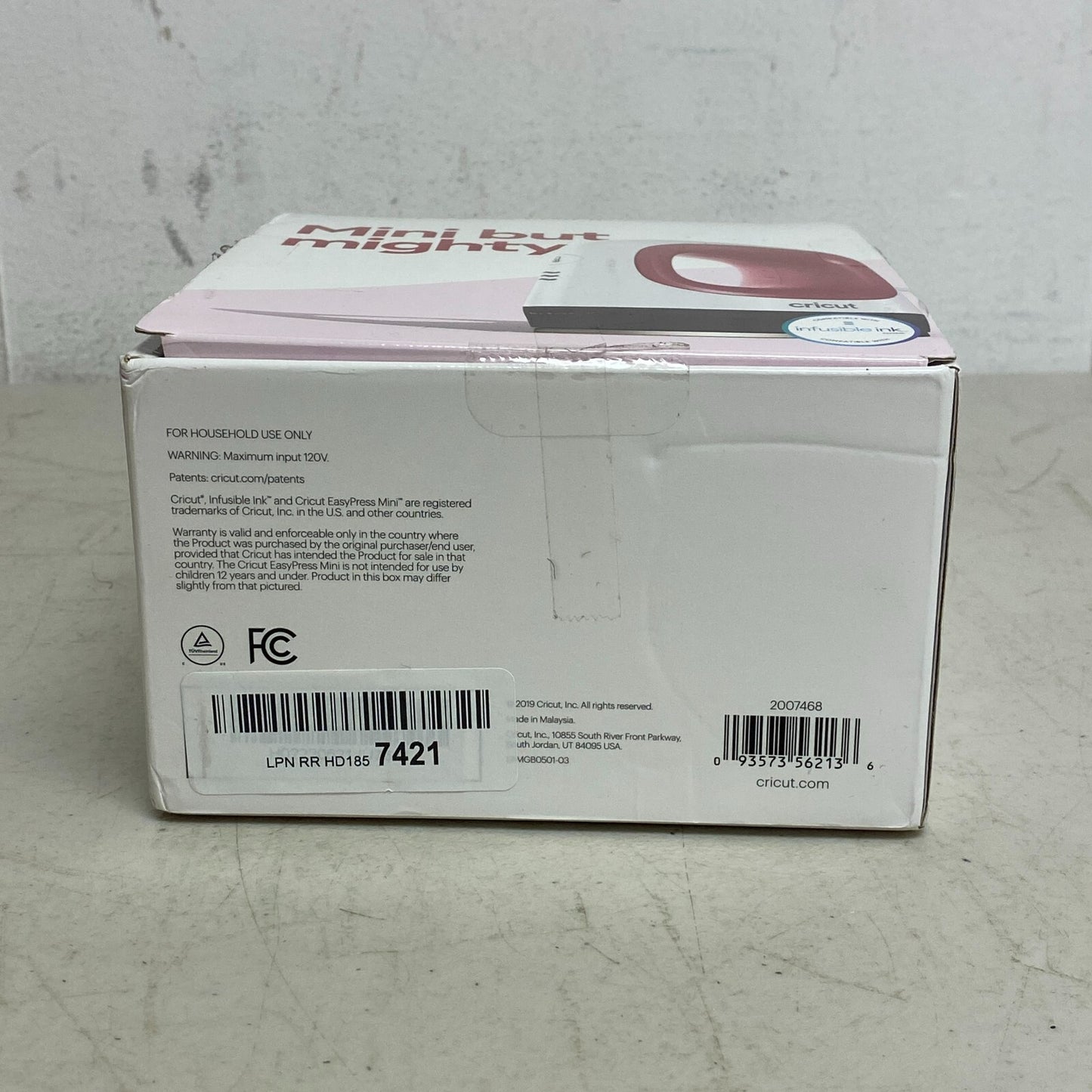 Cricut EasyPress Mini™, Raspberry - Compact Handheld Heat Press 4"x3.5"