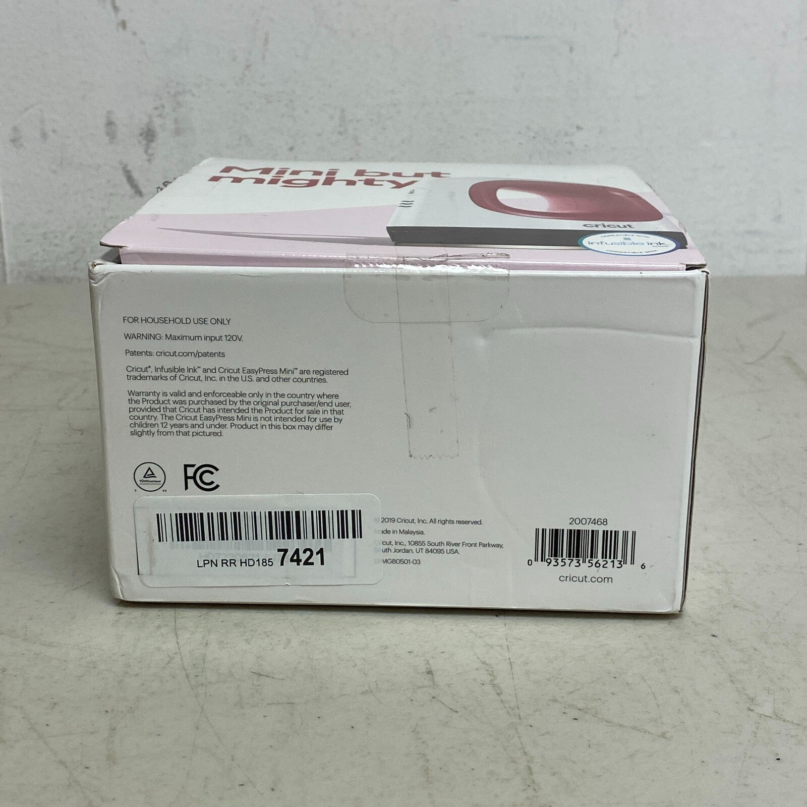 Cricut EasyPress Mini™, Raspberry - Compact Handheld Heat Press 4"x3.5"