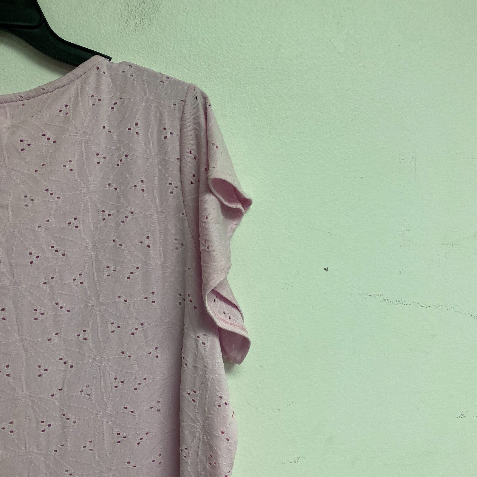 Stella Parker Women's Eyelet Flutter Sleeve Dress Size Large Color: Calm Pink