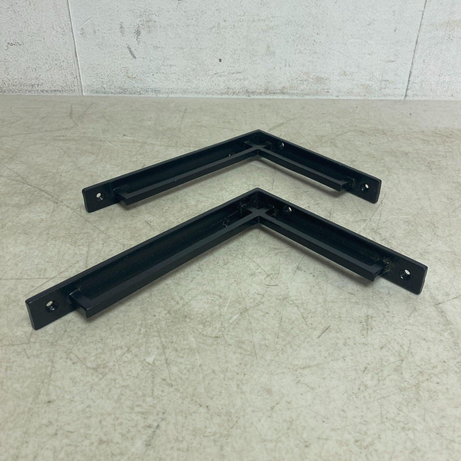 Signature Hardware Harridge Cast Iron 9" Shelf Bracket - Black Powder Coat