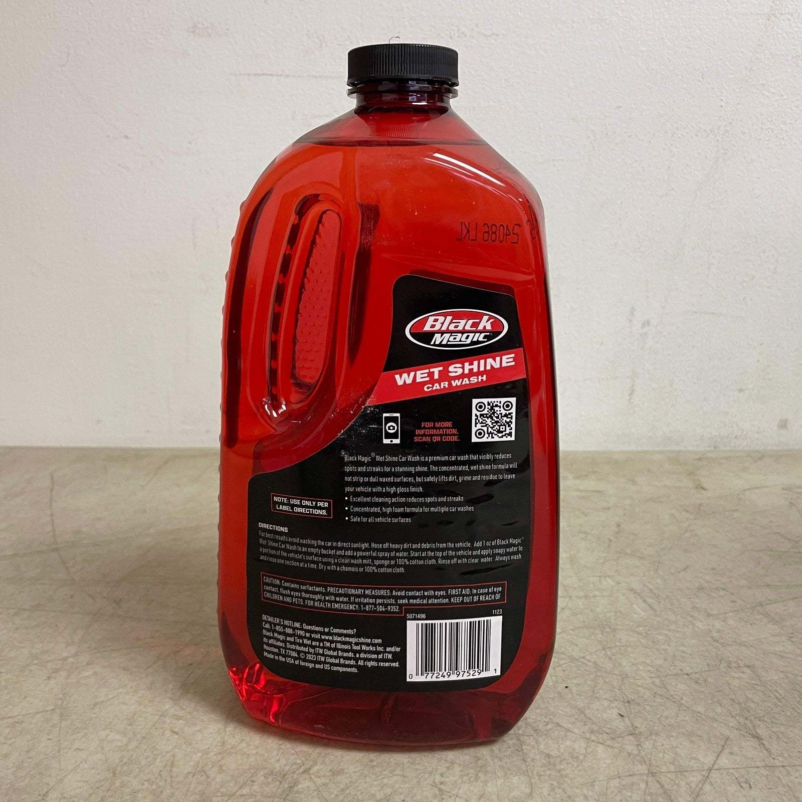 Black Magic Wet Shine Car Wash 64oz 1/2 Gallon Plastic Bottle – Model 120064