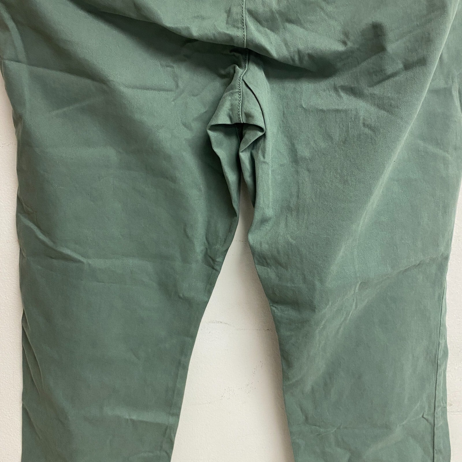 St. John's Bay Woman's Relaxed Fit Girl Pant Mid-Rise Easy Pants Size 16 Laurel