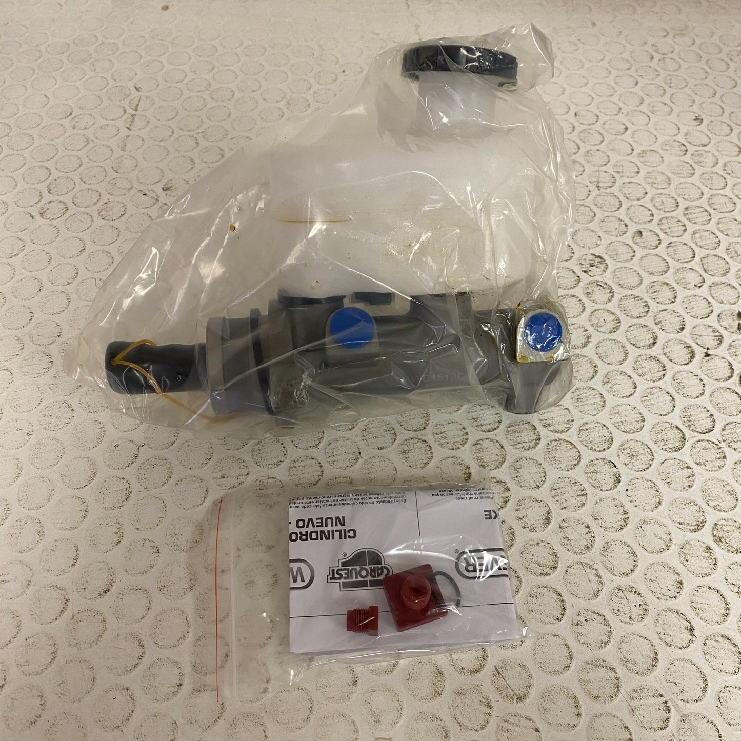 CARQUEST Wearever Brake Master Cylinder 1.125″ Bore w/ Reservoir MCA390392